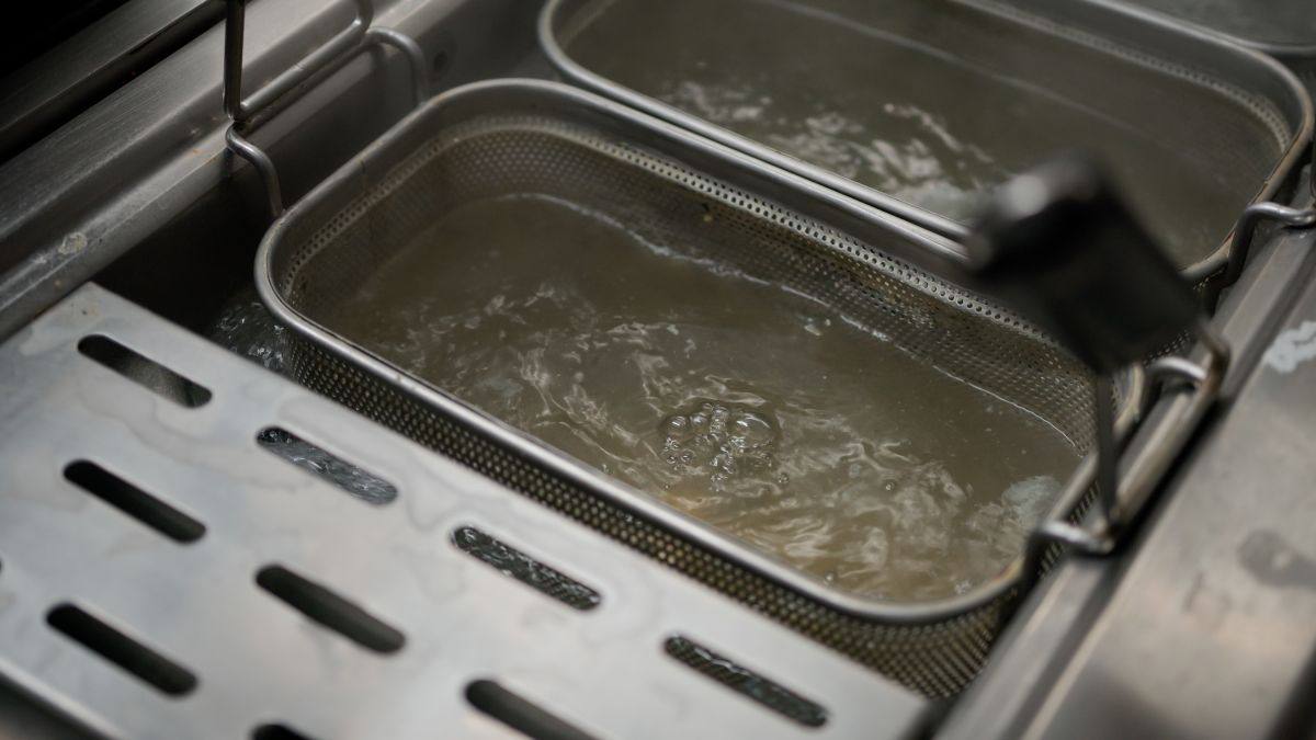 Ultrasonic cleaning tank restoring delicate household items